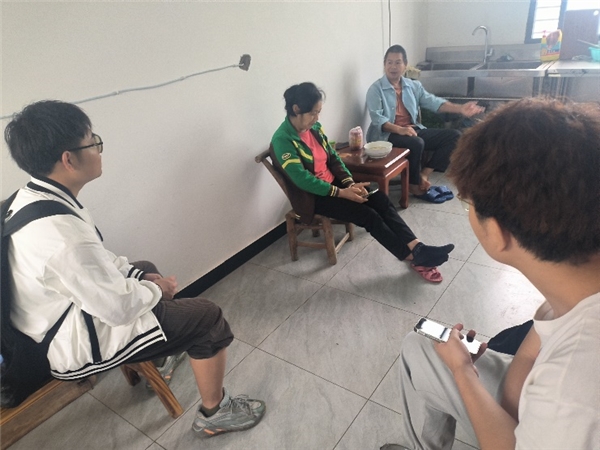 CQ9电子 CQ9传奇电子现代农业促发展！武汉纺织大学学子深入大棚种植基地开展实践活动