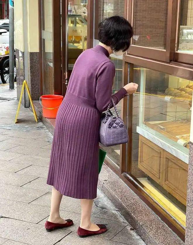 被上海街头奶奶惊艳到！衣服宽松、款式花哨却个个气质又优雅CQ9电子 CQ9传奇电子(图22)