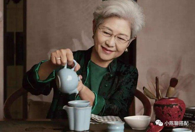 从70岁傅莹身上我总结出了3个中年女人气质穿搭的思路CQ9电子 CQ9传奇电子很惊艳(图6)