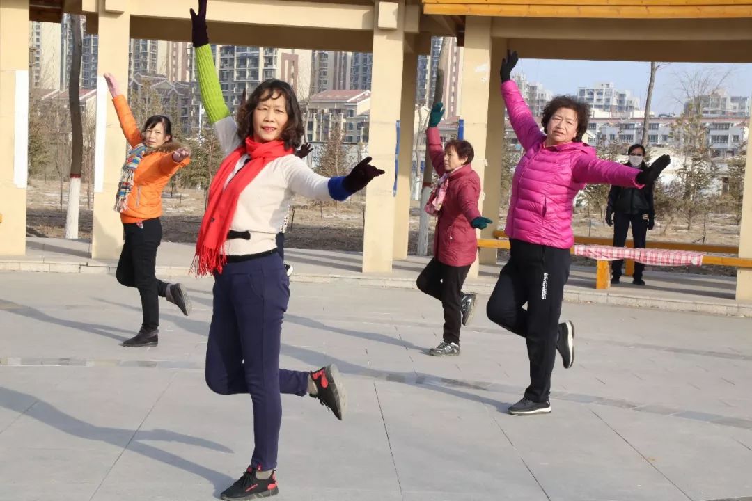 CQ9电子 CQ9传奇电子文化健身广场舞 舞出别样精彩(图3)