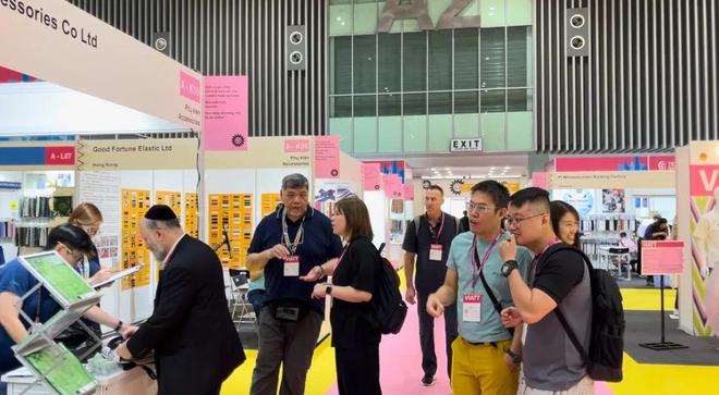 CQ9电子 CQ9传奇电子这个首次举办的越南纺织展开创全新采购旺季《中国纺织》英文刊现场直击！(图4)