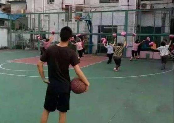 为何中老年妇女都喜欢跳广CQ9电子 CQ9传奇电子场舞？除了强身健体还有这些作用(图5)