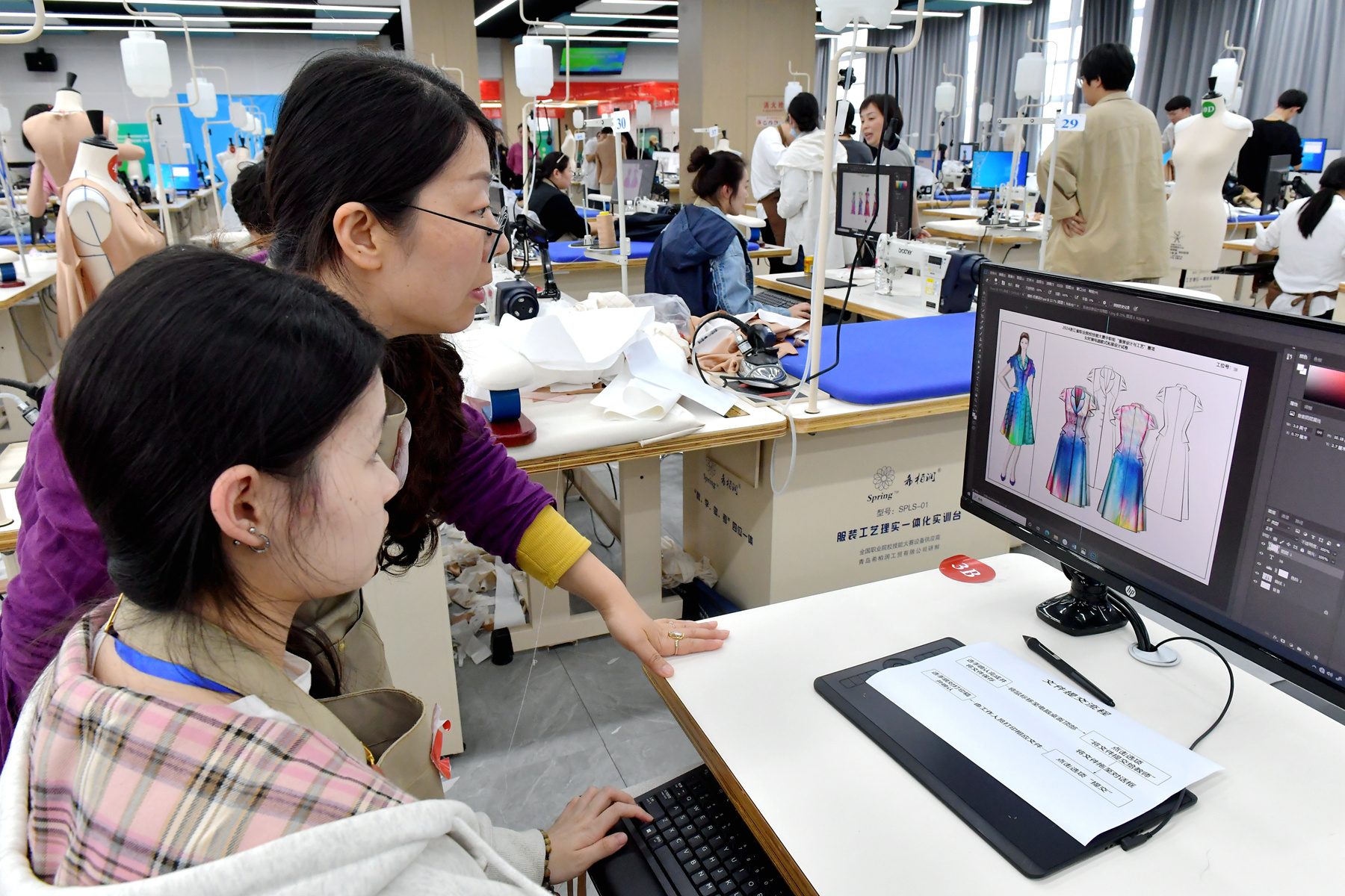 CQ9电子 CQ9传奇电子浙江中职大赛圆满落幕 师生同场秀“服装设计与工艺”绝技
