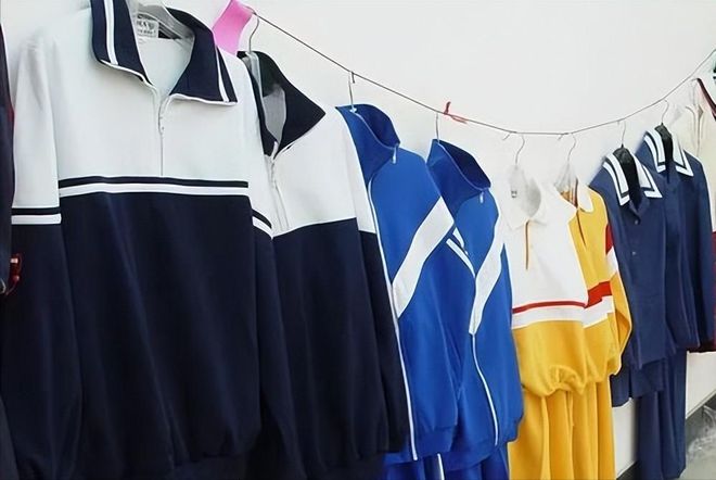 CQ9电子 CQ9传奇电子河南冬季校服被曝100%聚酯纤维学校却称不知情教育局正在调查(图6)