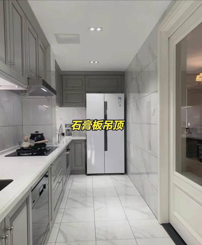 厨房吊顶为什么更多人选择铝扣CQ9电子 CQ9传奇电子板而不是石膏板？来听听大实话