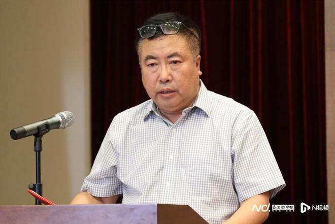 千墓难得一衣！这本书CQ9电子 CQ9传奇电子揭秘了沈从文指引下的纺织考古之路(图3)