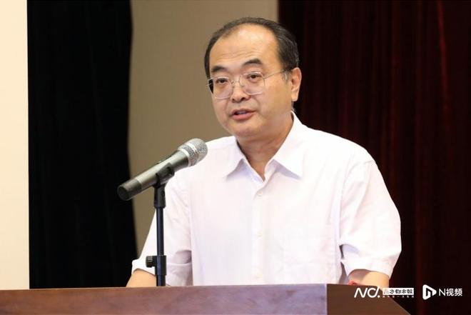千墓难得一衣！这本书CQ9电子 CQ9传奇电子揭秘了沈从文指引下的纺织考古之路(图2)