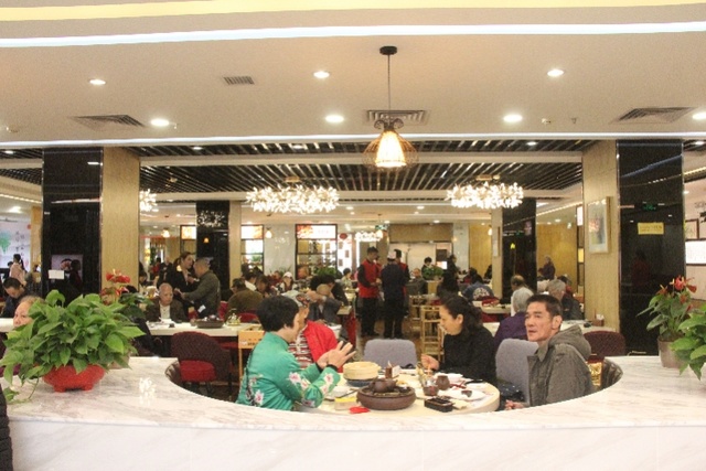 CQ9电子 CQ9传奇电子皮具城里开饭店！广州批发市场转型业态日渐丰富(图2)