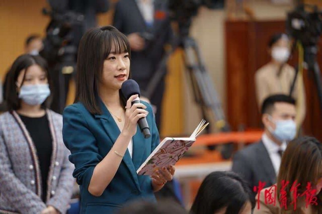 CQ9电子 CQ9传奇电子“纺织女工”王晓菲代表答中青报：只要坚持创新引领传统产业也是朝阳产业(图2)