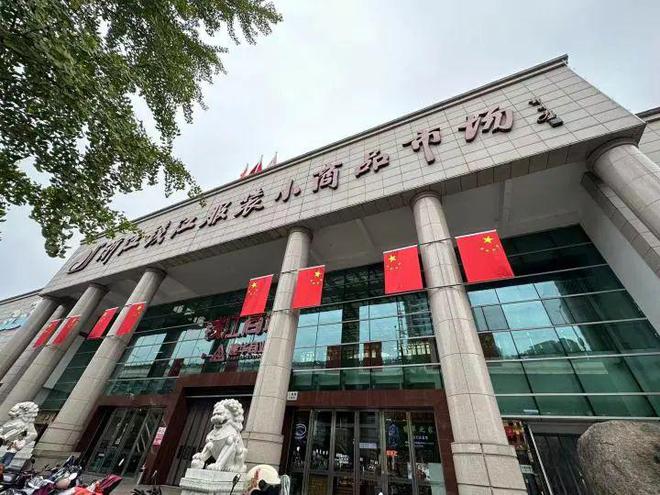 冲上热搜！外CQ9电子 CQ9传奇电子国运动员组团逛杭州四季青开口就是对半砍！店主：他们太会了(图2)