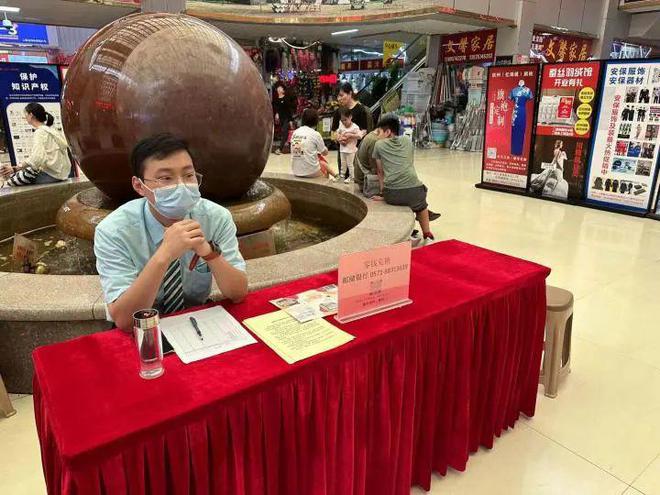 冲上热搜！外CQ9电子 CQ9传奇电子国运动员组团逛杭州四季青开口就是对半砍！店主：他们太会了(图4)